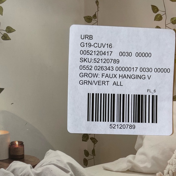 Urban outfitters faux hanging wall vines - Picture 2 of 4